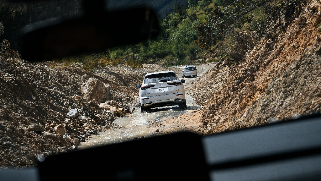 无论是猛虎跃江，还是雪水湖泊，有欧蓝德的地方，就有方向。休闲区蓝鸢梦想 - Www.slyday.coM