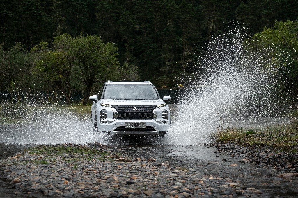 无论是猛虎跃江，还是雪水湖泊，有欧蓝德的地方，就有方向。休闲区蓝鸢梦想 - Www.slyday.coM