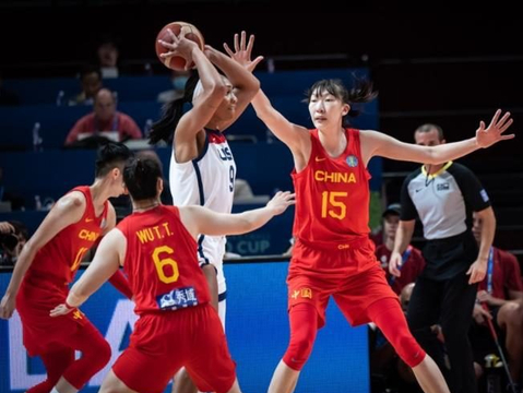 不卑不亢！中国女篮憾负美国女篮，历史第二小分差为自己赢得信心