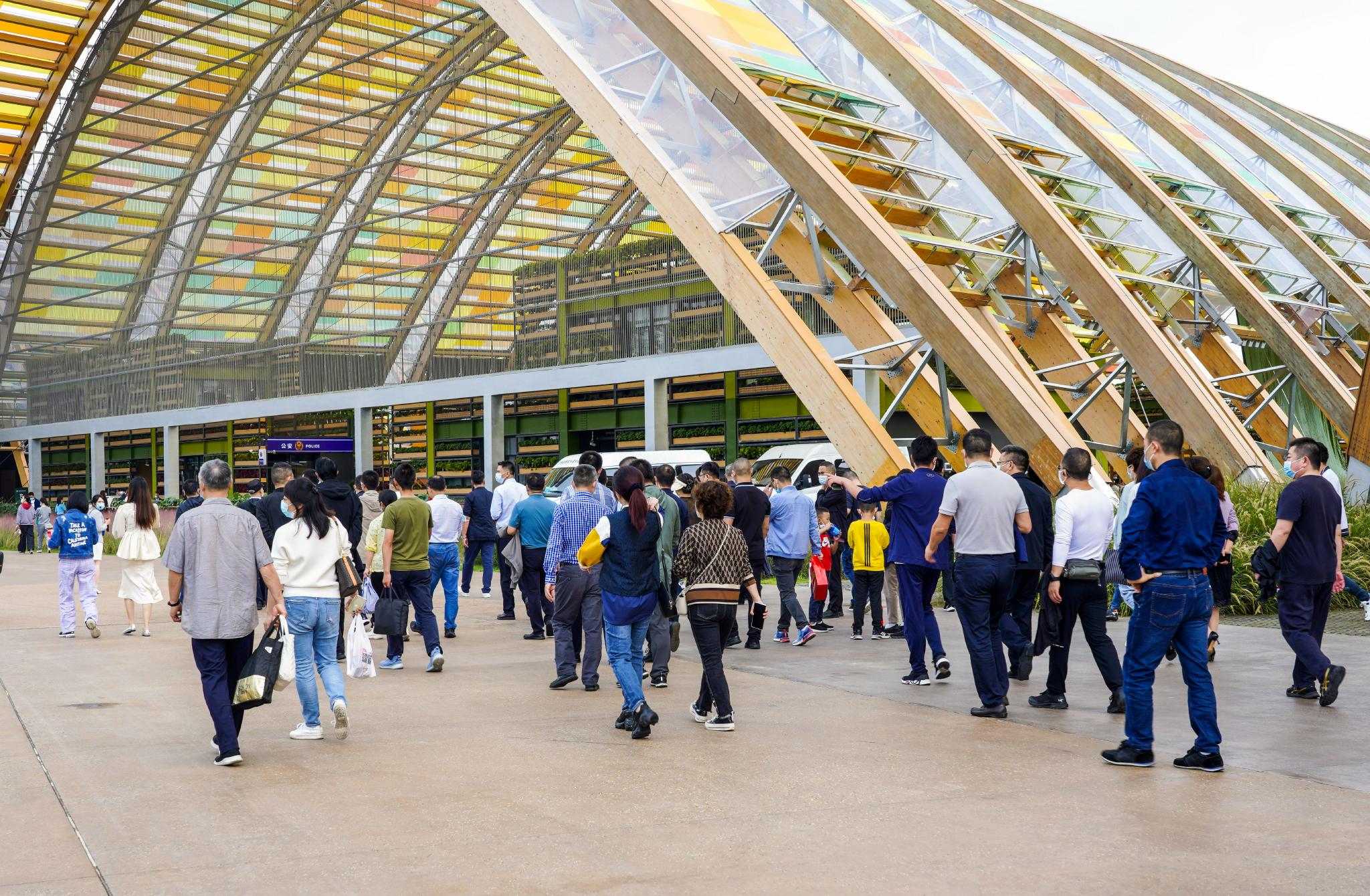 好看又好玩，中国农民丰收节里有这些新奇玩意儿……休闲区蓝鸢梦想 - Www.slyday.coM