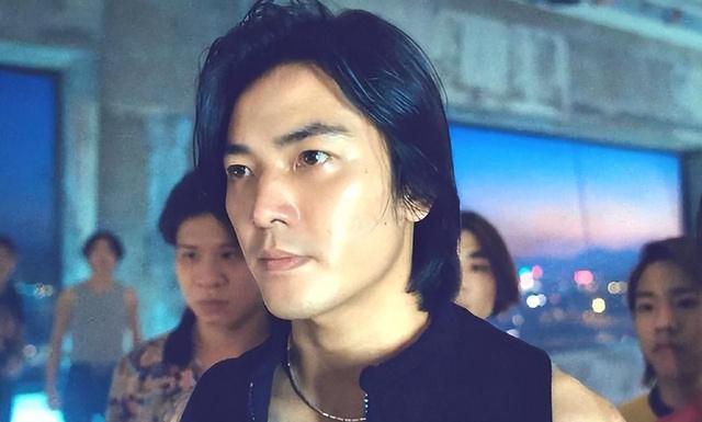 留长发却不“娘”的男人，脸上都有这4个特征，上了年纪也不油腻休闲区蓝鸢梦想 - Www.slyday.coM