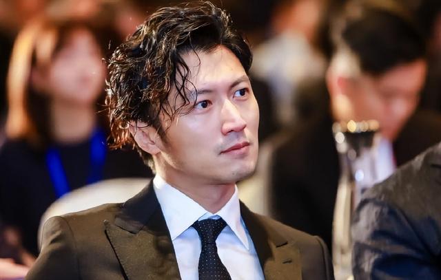 留长发却不“娘”的男人，脸上都有这4个特征，上了年纪也不油腻休闲区蓝鸢梦想 - Www.slyday.coM