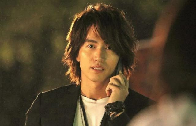 留长发却不“娘”的男人，脸上都有这4个特征，上了年纪也不油腻休闲区蓝鸢梦想 - Www.slyday.coM