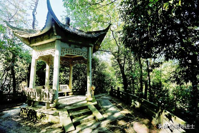 杭州建德有一座白沙公园，环境秀美，是市民休闲散心的好去处休闲区蓝鸢梦想 - Www.slyday.coM