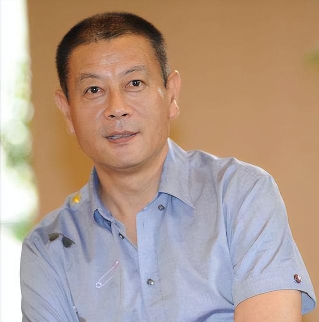 演员巫刚:一段失败的婚姻,离婚后至今未婚,晚年和陈瑾互相照顾|巫刚|陈瑾|赵英_新浪新闻