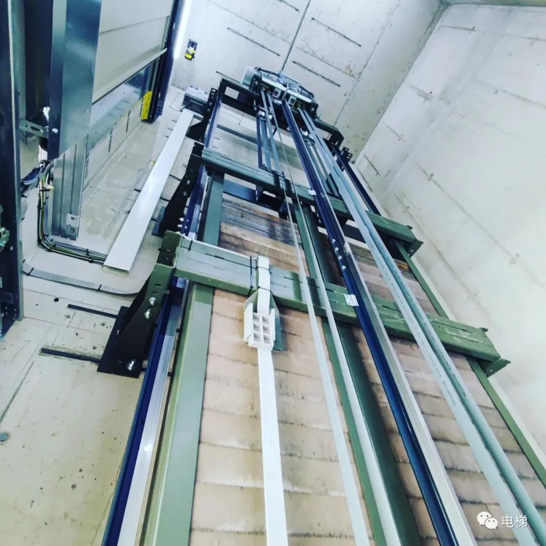 漂亮:安装中的迅达5500电梯__财经头条
