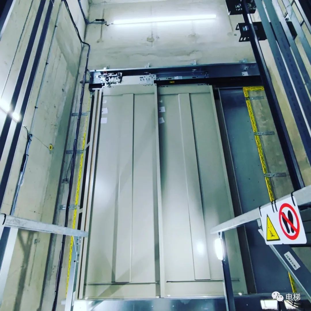 漂亮:安装中的迅达5500电梯__财经头条