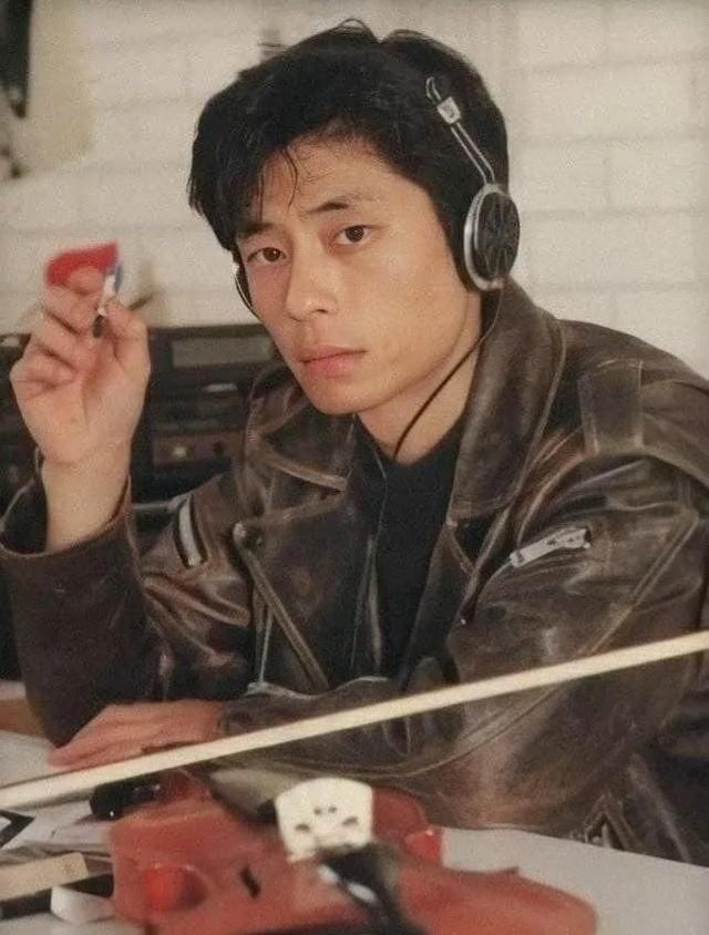 留长发却不“娘”的男人，脸上都有这4个特征，上了年纪也不油腻休闲区蓝鸢梦想 - Www.slyday.coM