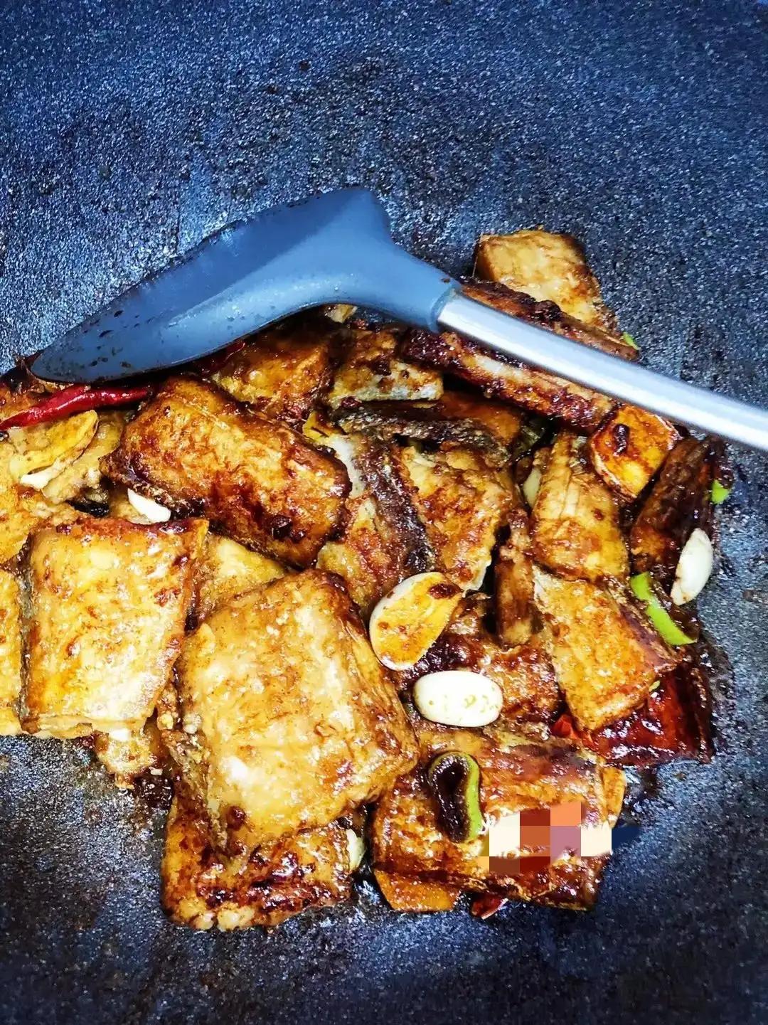 零失误的红烧带鱼,经典家常菜,吃了就忘不掉的味道休闲区蓝鸢梦想 - Www.slyday.coM 零失误的红烧带鱼,经典家常菜,吃了就忘不掉的味道休闲区蓝鸢梦想 - Www.slyday.coM