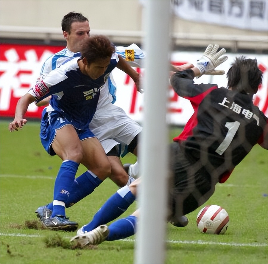 大连足球史上今天：2005年实德1比2上海申花，中超提前夺冠被延迟休闲区蓝鸢梦想 - Www.slyday.coM