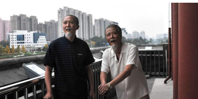 《胡同》今晚央视开播,11位实力派坐镇,有成“剧王”的潜质休闲区蓝鸢梦想 - Www.slyday.coM 《胡同》今晚央视开播,11位实力派坐镇,有成“剧王”的潜质休闲区蓝鸢梦想 - Www.slyday.coM