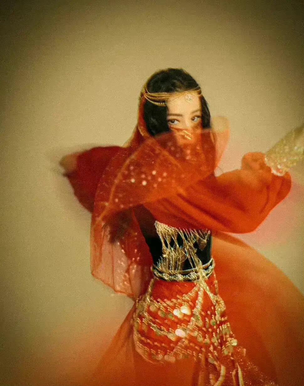 迪丽热巴也太适合“异域风”了，刷新了我对她“美貌”的认知！休闲区蓝鸢梦想 - Www.slyday.coM