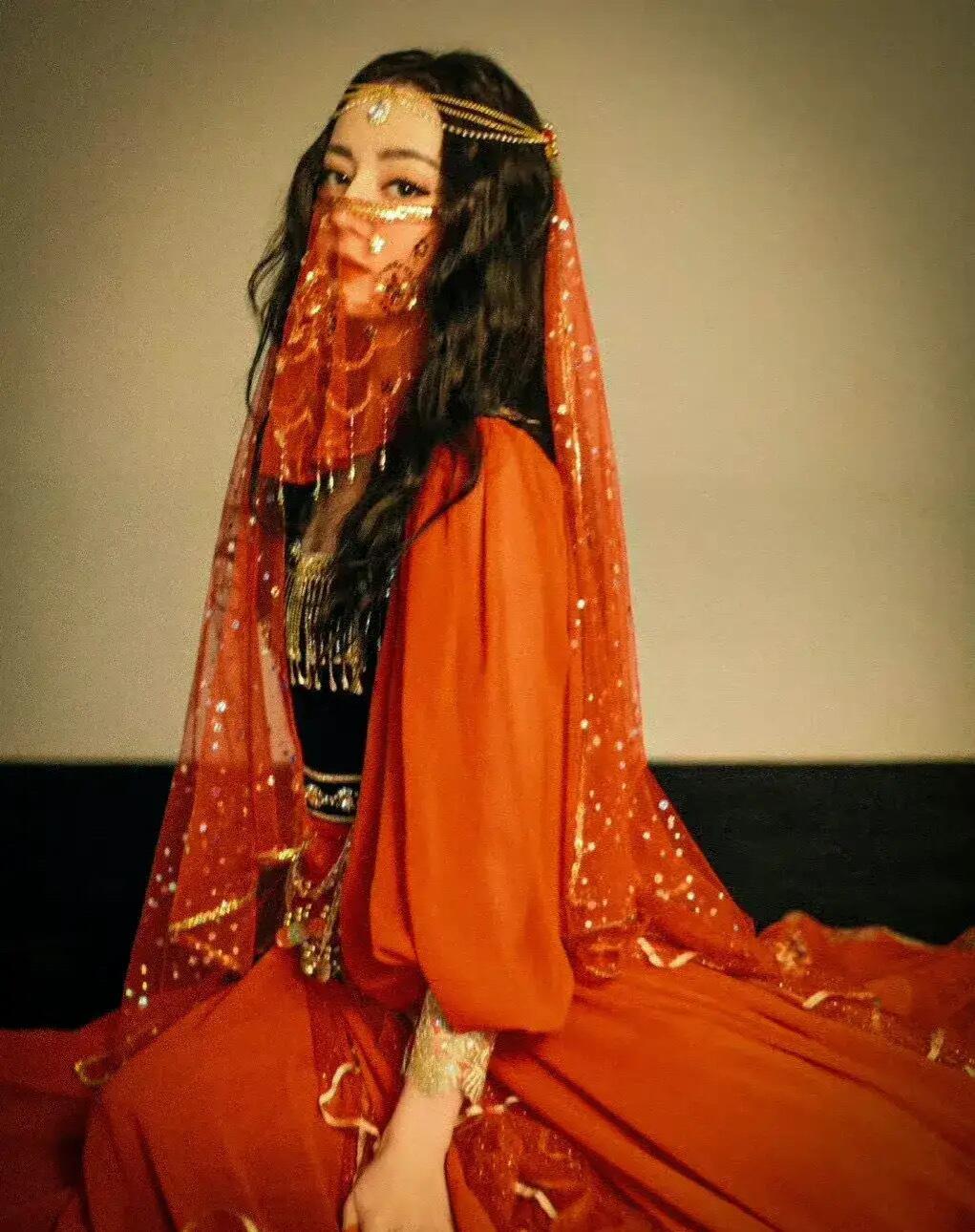 迪丽热巴也太适合“异域风”了，刷新了我对她“美貌”的认知！休闲区蓝鸢梦想 - Www.slyday.coM