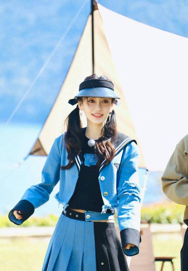 杨颖、孙怡、白露录制奔跑吧 短裙亮相甜美有活力休闲区蓝鸢梦想 - Www.slyday.coM