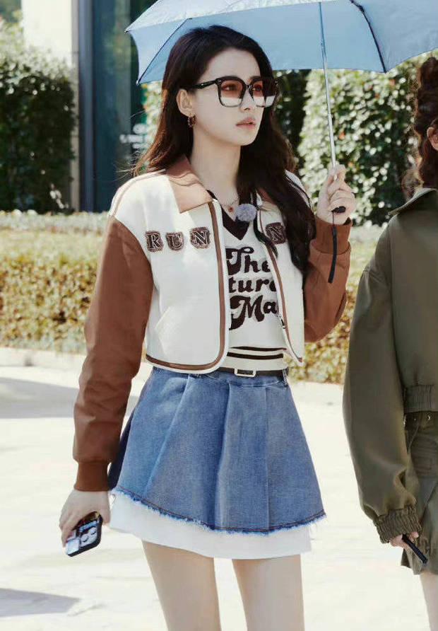 杨颖、孙怡、白露录制奔跑吧 短裙亮相甜美有活力休闲区蓝鸢梦想 - Www.slyday.coM