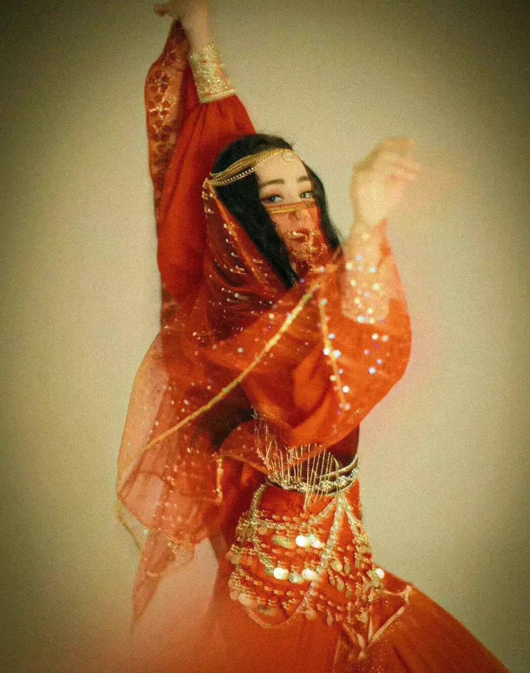 迪丽热巴也太适合“异域风”了，刷新了我对她“美貌”的认知！休闲区蓝鸢梦想 - Www.slyday.coM