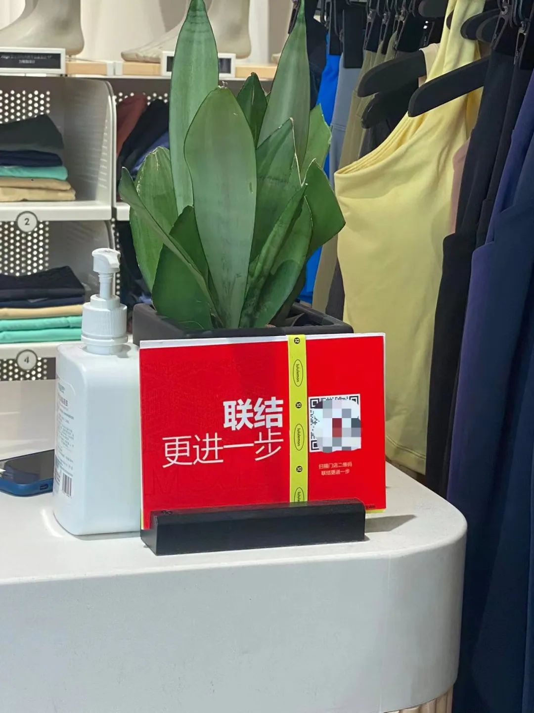 有多少人硕士毕业后，去lululemon卖瑜伽裤休闲区蓝鸢梦想 - Www.slyday.coM