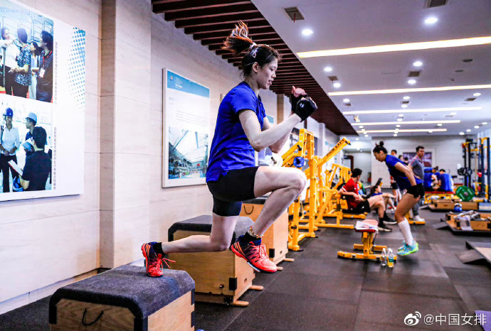 李盈莹进行身体训练。