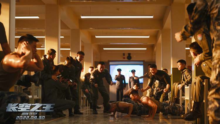 电影《长空之王》发布“逐梦曲”《云端》MV休闲区蓝鸢梦想 - Www.slyday.coM