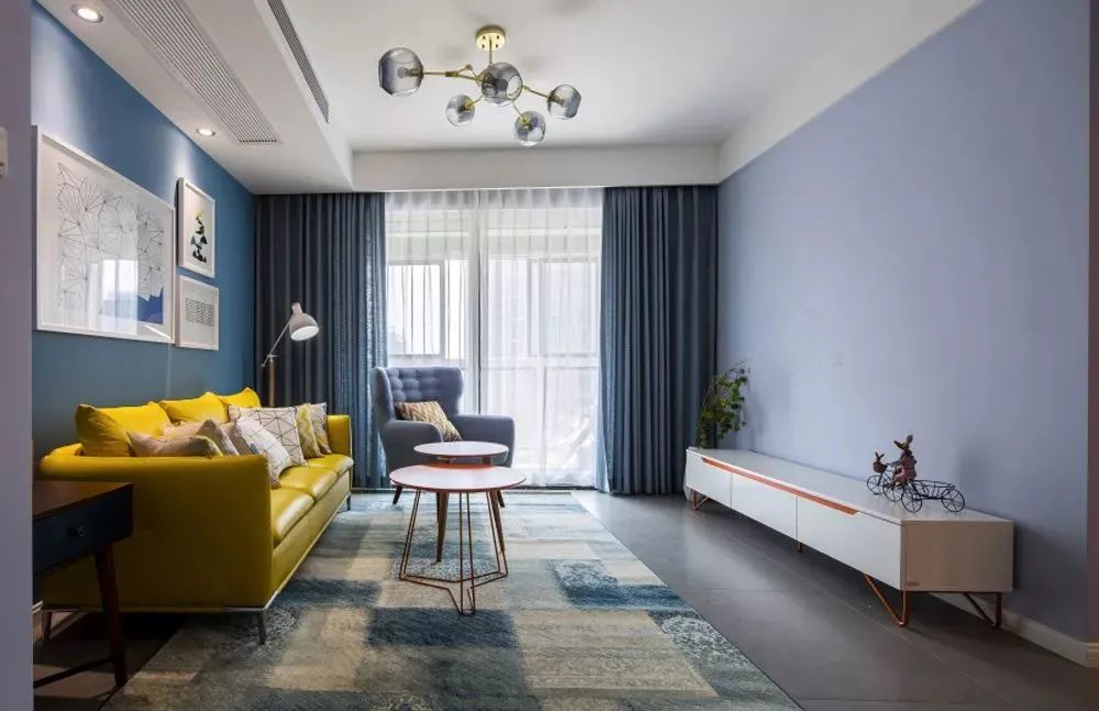 客厅铺地毯只是为了好看？你可能不知道，地毯的好处太多了！休闲区蓝鸢梦想 - Www.slyday.coM