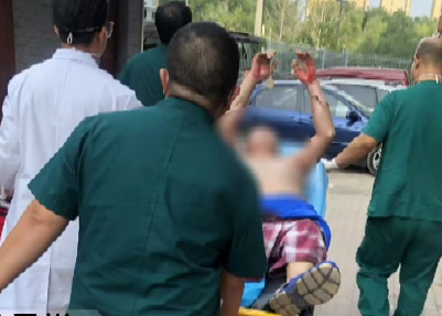 蹲马桶点烟，突然就炸了！休闲区蓝鸢梦想 - Www.slyday.coM