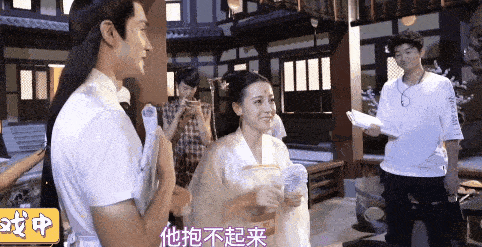 迪丽热巴的公主抱，杨颖的大力气，打脸了娱乐圈多少“体虚”男星休闲区蓝鸢梦想 - Www.slyday.coM