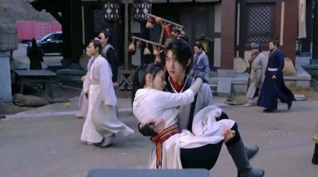 迪丽热巴的公主抱，杨颖的大力气，打脸了娱乐圈多少“体虚”男星休闲区蓝鸢梦想 - Www.slyday.coM