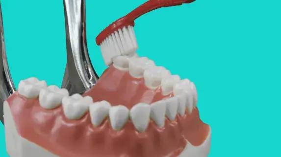 男子不到40岁，牙齿竟然全掉光！这个坏习惯很多人都有休闲区蓝鸢梦想 - Www.slyday.coM