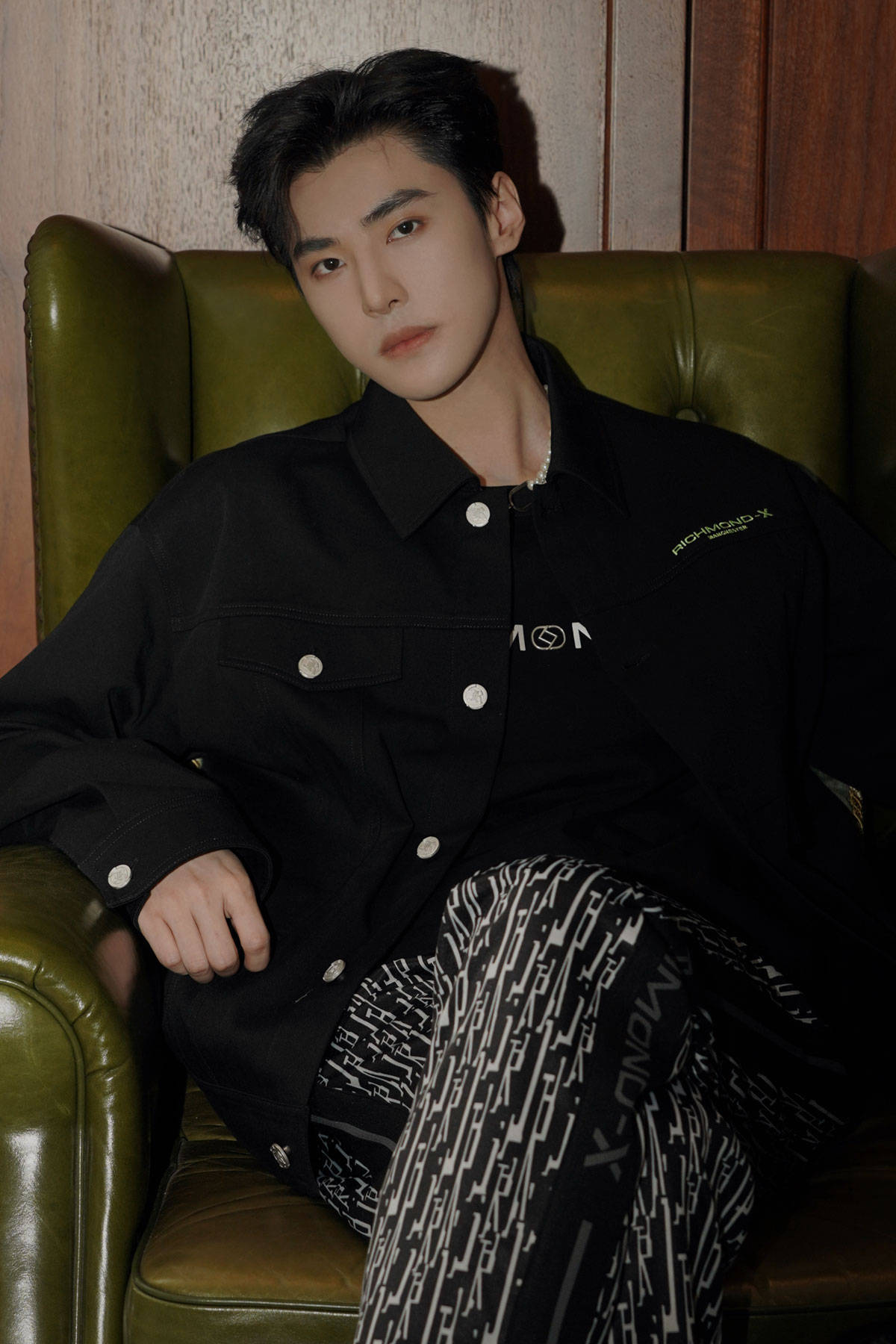 嘉羿亮相上海RICHMONDX2023春夏时装秀网友齐呼“行走的衣架”休闲区蓝鸢梦想 - Www.slyday.coM