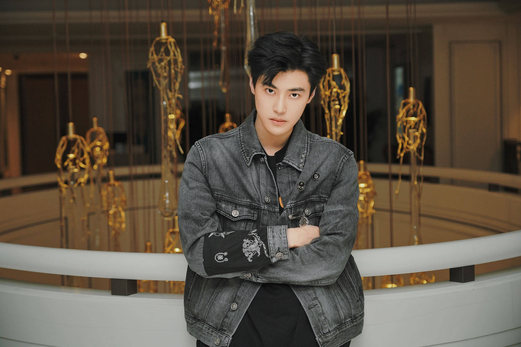 嘉羿亮相上海RICHMONDX2023春夏时装秀网友齐呼“行走的衣架”休闲区蓝鸢梦想 - Www.slyday.coM