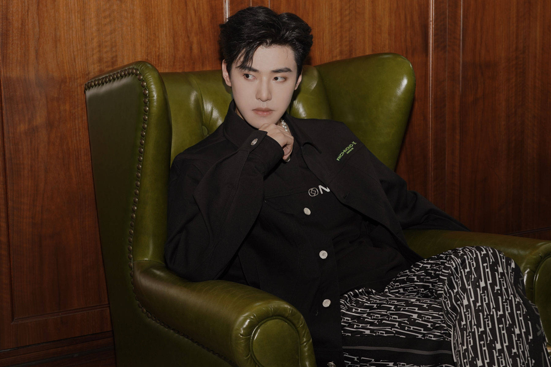 嘉羿亮相上海RICHMONDX2023春夏时装秀网友齐呼“行走的衣架”休闲区蓝鸢梦想 - Www.slyday.coM