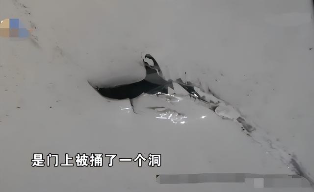 男子地下车库练摩托车撞400万宾利，各方互相推诿责任该谁来负？休闲区蓝鸢梦想 - Www.slyday.coM