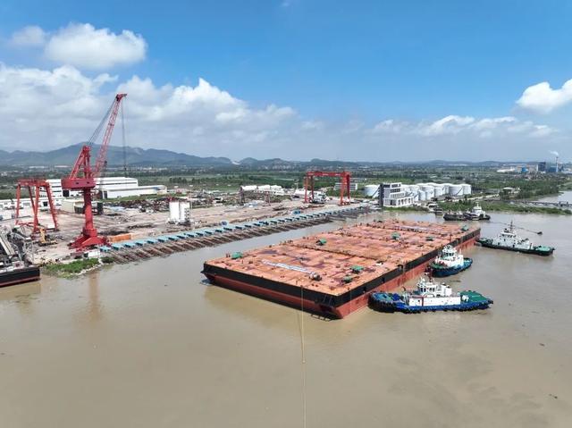 江企承建全球最大宽扁浅吃水型半潜驳船,工程进入收尾阶段|江门市