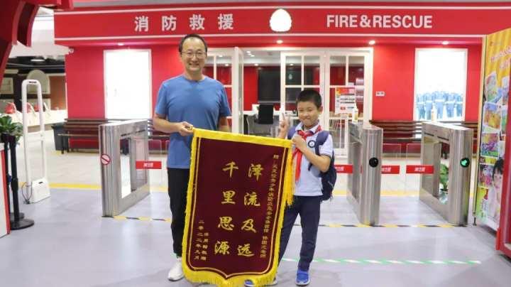 杭州四年级男生被困电梯，上演“教科书式”自救，就因为参加过这个特训营休闲区蓝鸢梦想 - Www.slyday.coM