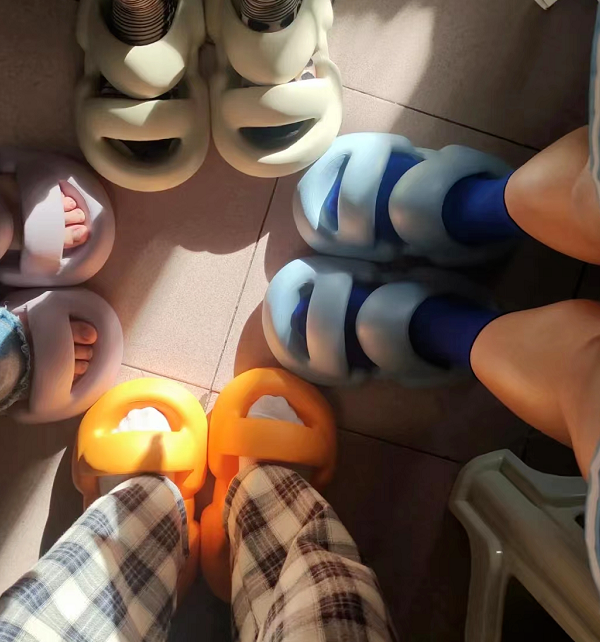 穿拖鞋上课的当代大学生，是这个世界上没你在乎的人了吗 ​？休闲区蓝鸢梦想 - Www.slyday.coM