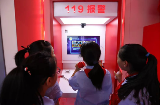 杭州四年级男生被困电梯，上演“教科书式”自救，就因为参加过这个特训营休闲区蓝鸢梦想 - Www.slyday.coM