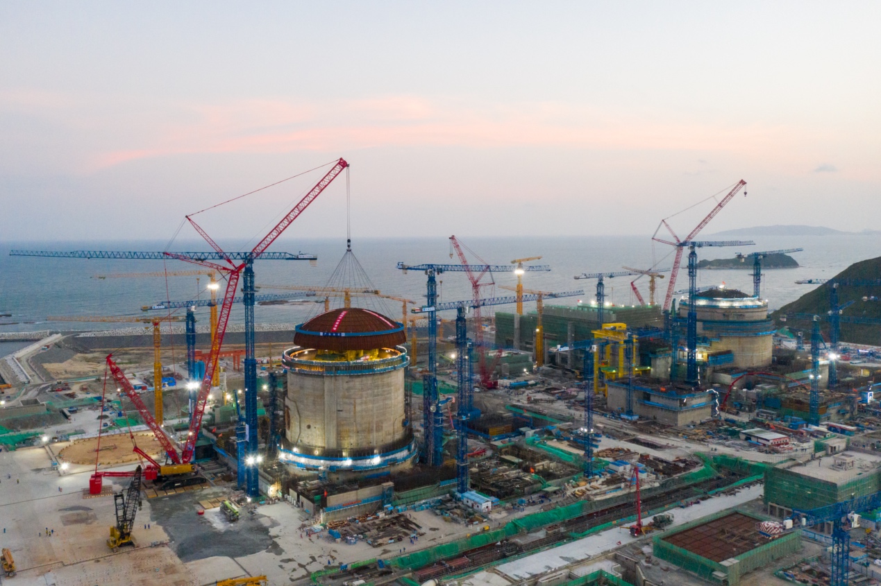 中广核广东太平岭核电项目华龙一号2号机组核岛穹顶吊装顺利完成|核