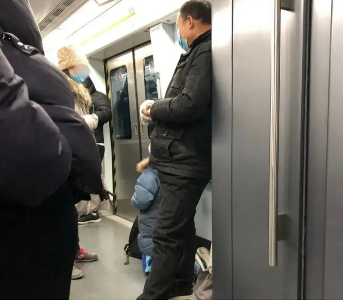 高铁上，我目睹了一个孩子被羞辱的全过程：请别再这样教育孩子了！休闲区蓝鸢梦想 - Www.slyday.coM