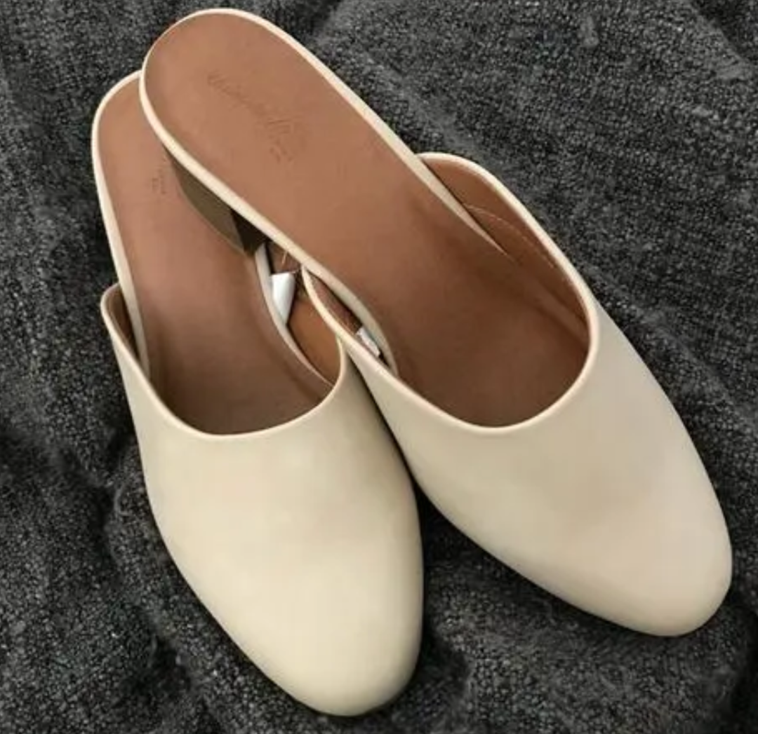 穿拖鞋上课的当代大学生，是这个世界上没你在乎的人了吗 ​？休闲区蓝鸢梦想 - Www.slyday.coM