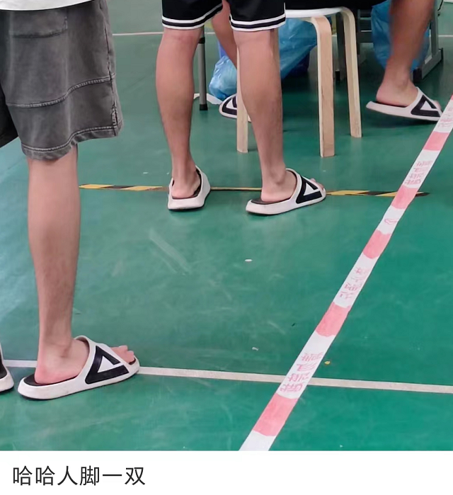 穿拖鞋上课的当代大学生，是这个世界上没你在乎的人了吗 ​？休闲区蓝鸢梦想 - Www.slyday.coM