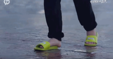 穿拖鞋上课的当代大学生，是这个世界上没你在乎的人了吗 ​？休闲区蓝鸢梦想 - Www.slyday.coM