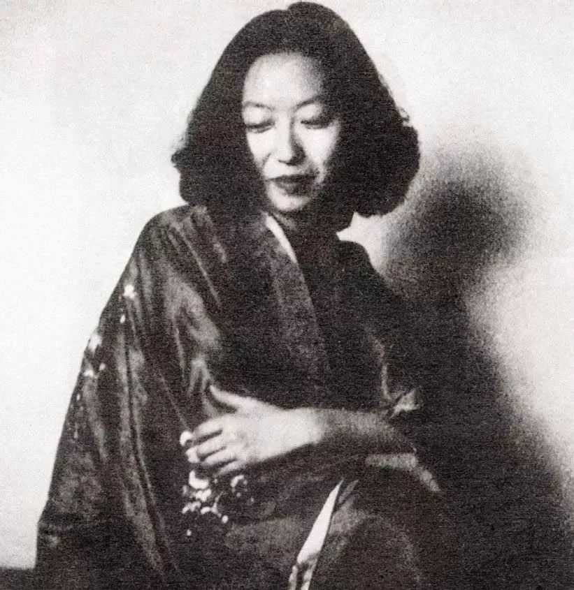 中国最传奇才女,她的美,都在这70张极罕见照片里|对照记|张爱玲|姑姑_新浪新闻