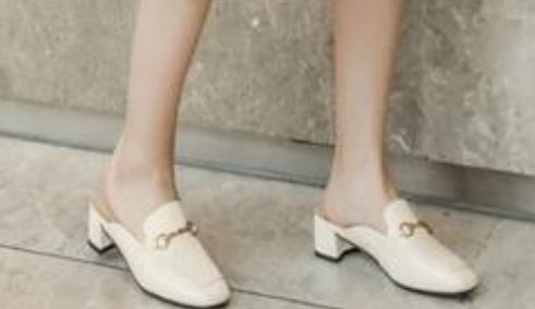 穿拖鞋上课的当代大学生，是这个世界上没你在乎的人了吗 ​？休闲区蓝鸢梦想 - Www.slyday.coM