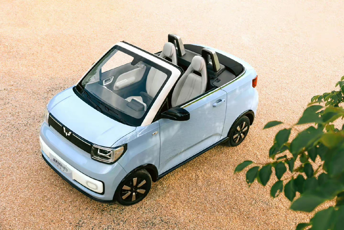 瞄准年轻人首款敞篷车,五菱宏光 miniev 敞篷版上市__财经头条