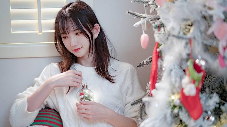 暗恋你的女人，一般会给你三个信号，别傻傻地错过了休闲区蓝鸢梦想 - Www.slyday.coM