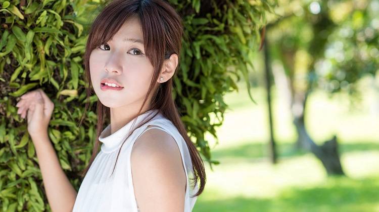 暗恋你的女人，一般会给你三个信号，别傻傻地错过了休闲区蓝鸢梦想 - Www.slyday.coM