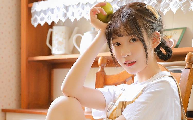 暗恋你的女人，一般会给你三个信号，别傻傻地错过了休闲区蓝鸢梦想 - Www.slyday.coM