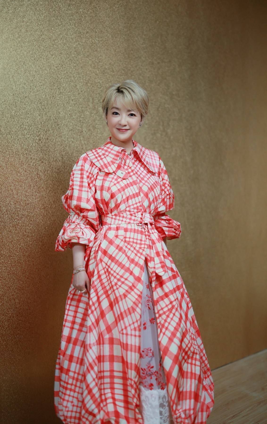 陈慧娴说《我们的歌》4像军训 合唱《飞花》再现经典休闲区蓝鸢梦想 - Www.slyday.coM 陈慧娴说《我们的歌》4像军训 合唱《飞花》再现经典休闲区蓝鸢梦想 - Www.slyday.coM