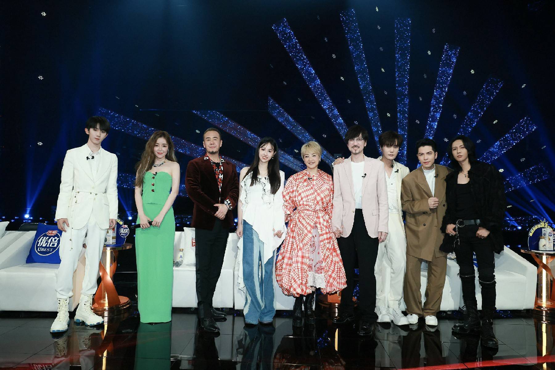 陈慧娴说《我们的歌》4像军训 合唱《飞花》再现经典休闲区蓝鸢梦想 - Www.slyday.coM 陈慧娴说《我们的歌》4像军训 合唱《飞花》再现经典休闲区蓝鸢梦想 - Www.slyday.coM