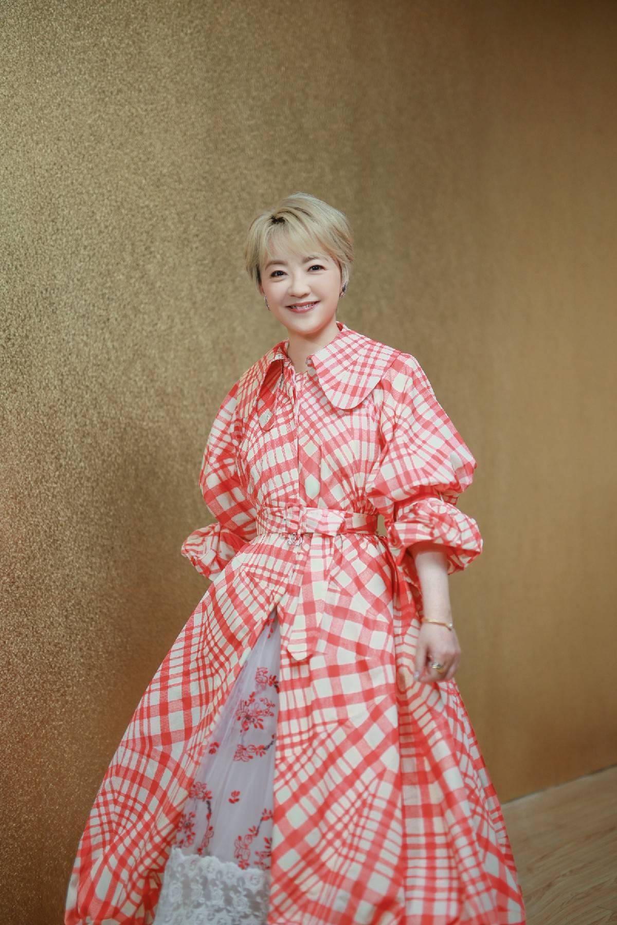 陈慧娴说《我们的歌》4像军训 合唱《飞花》再现经典休闲区蓝鸢梦想 - Www.slyday.coM 陈慧娴说《我们的歌》4像军训 合唱《飞花》再现经典休闲区蓝鸢梦想 - Www.slyday.coM